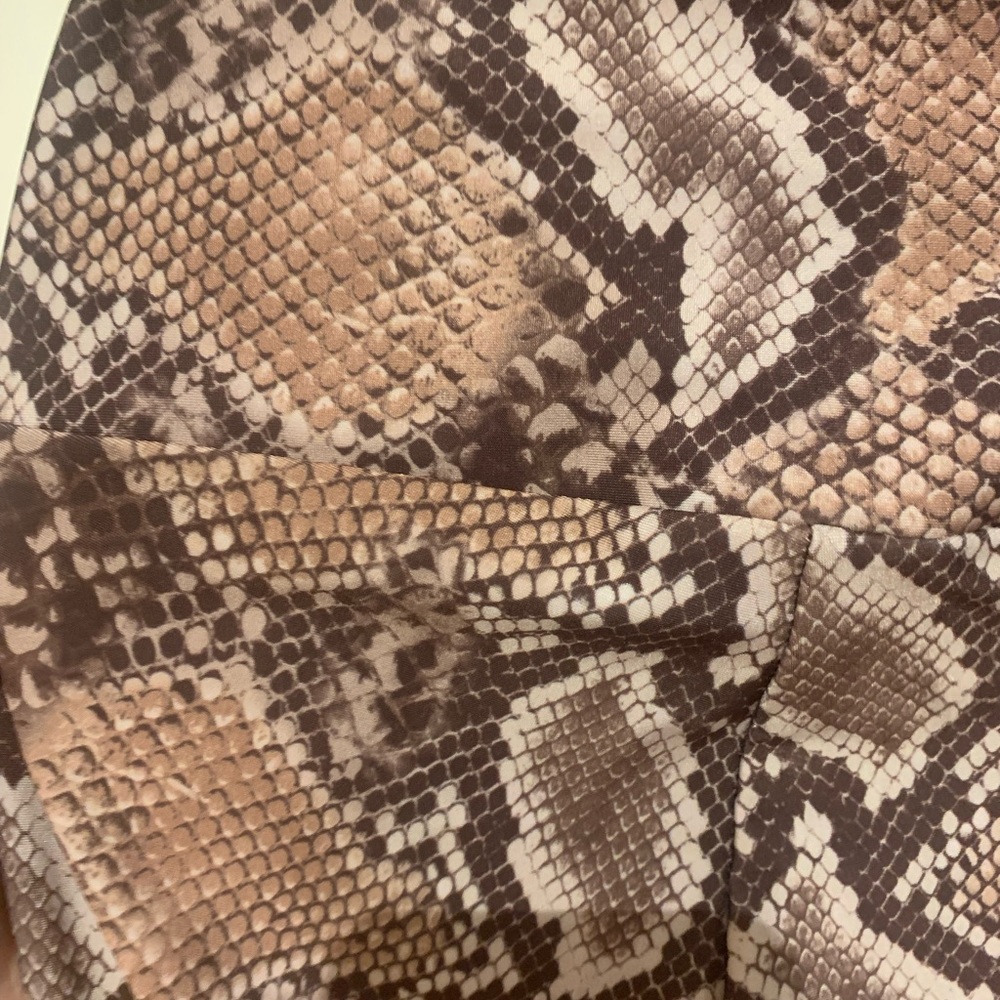NWOT Onzie Snake Print Yoga Leggings - Picture 8 of 8